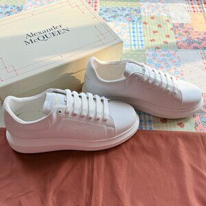 Women's Oversized Sneaker in White